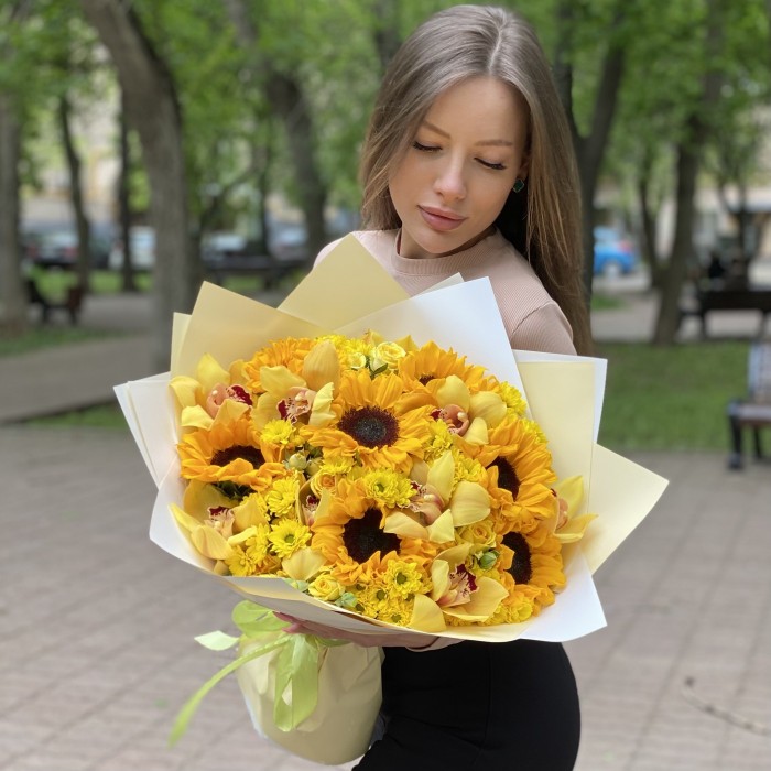 Букет Солнечный зайчик с подсолнухами