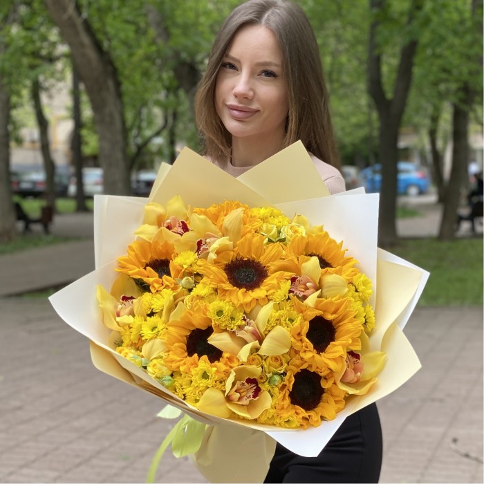 Букет Солнечный зайчик с подсолнухами