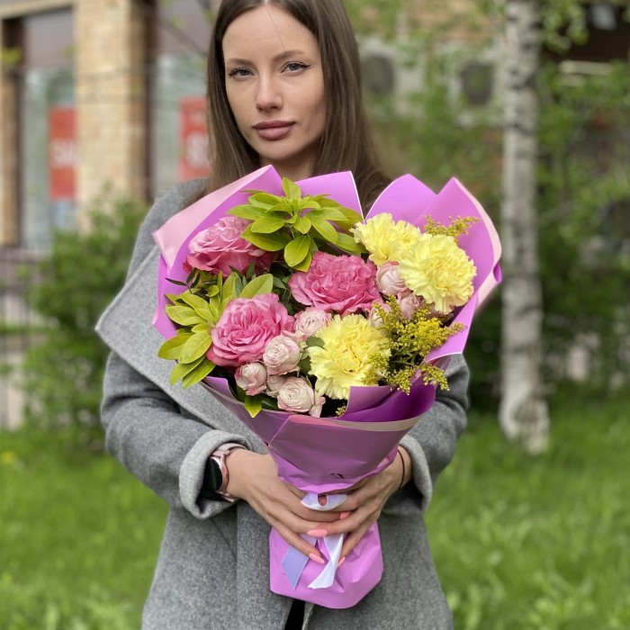 Букет Summer dream с розами и диантусами