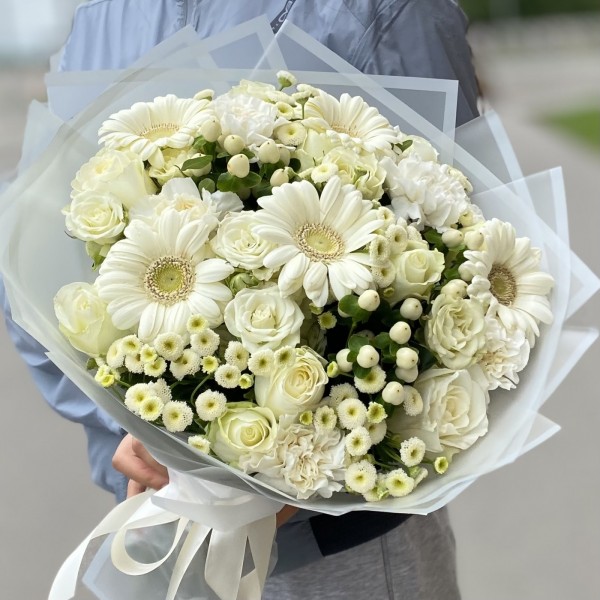 Букет с белыми герберами Утро в Париже
