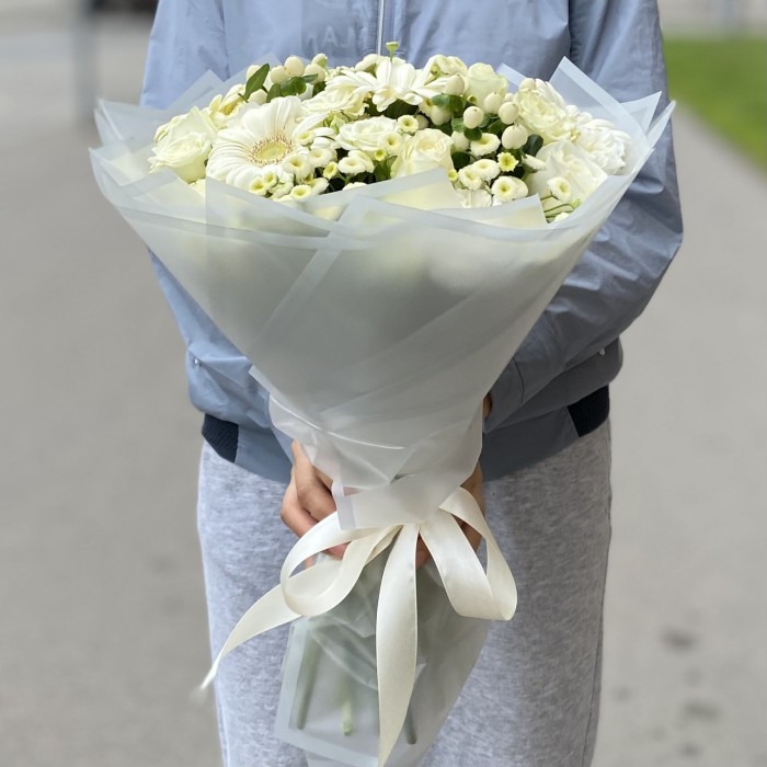 Букет с белыми герберами Утро в Париже