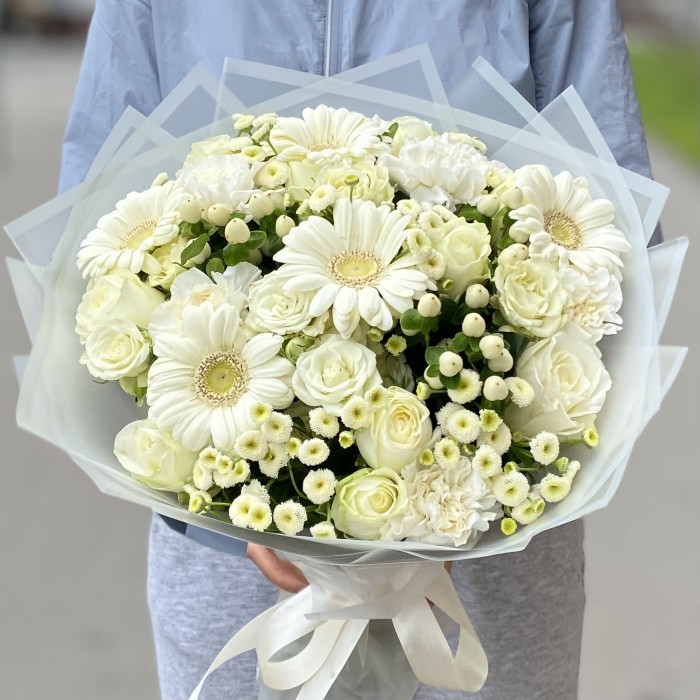 Букет с белыми герберами Утро в Париже