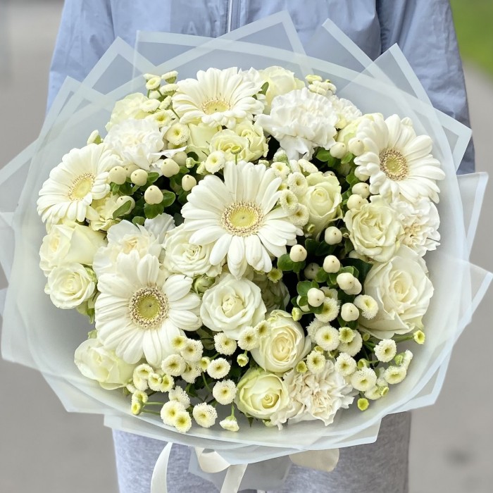 Букет с белыми герберами Утро в Париже