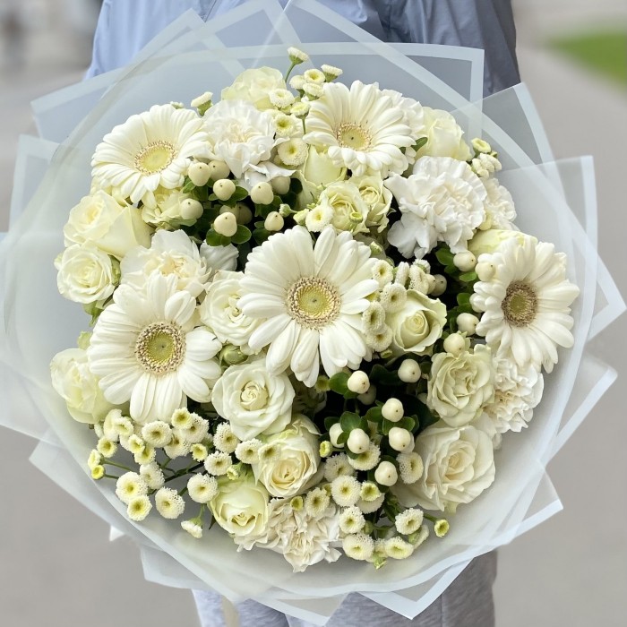 Букет с белыми герберами Утро в Париже