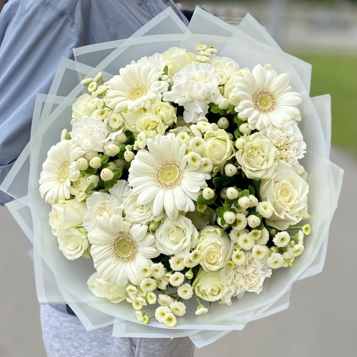 Букет с белыми герберами Утро в Париже