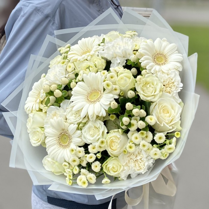 Букет с белыми герберами Утро в Париже