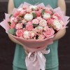 Букет Время любить с пионами и розами