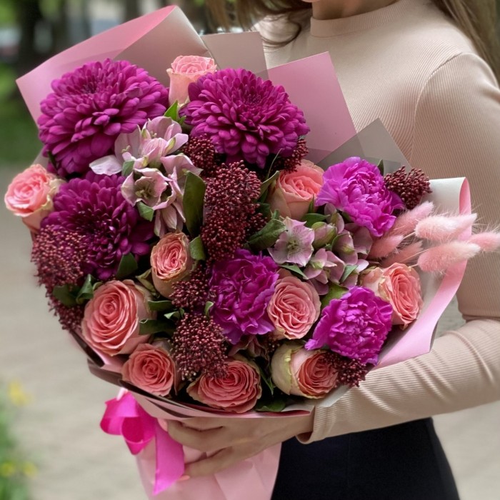 Букет Ягодный сорбет с розами и хризантемой
