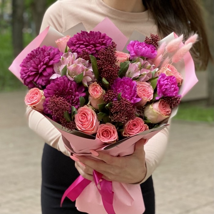 Букет Ягодный сорбет с розами и хризантемой