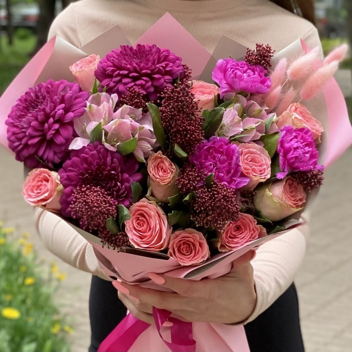 Букет Ягодный сорбет с розами и хризантемой