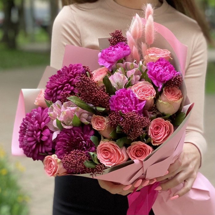 Букет Ягодный сорбет с розами и хризантемой