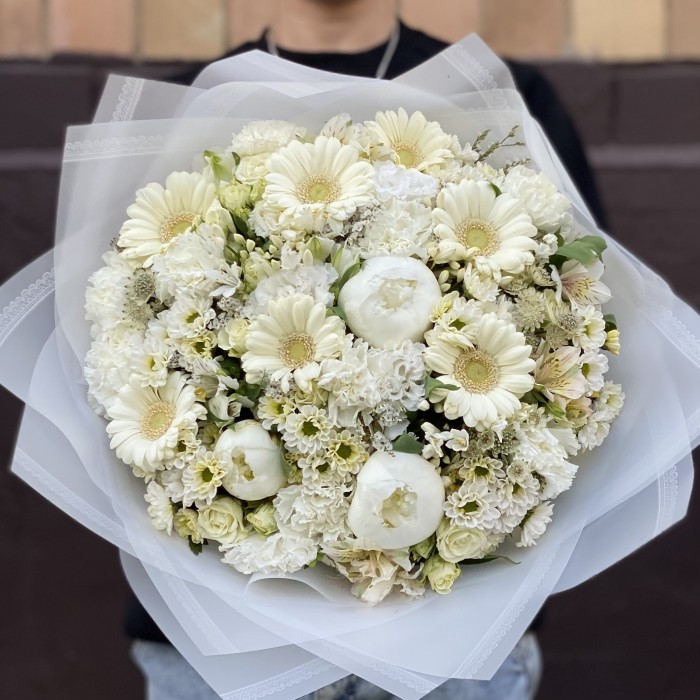 Букет Жемчужина с герберами и пионами