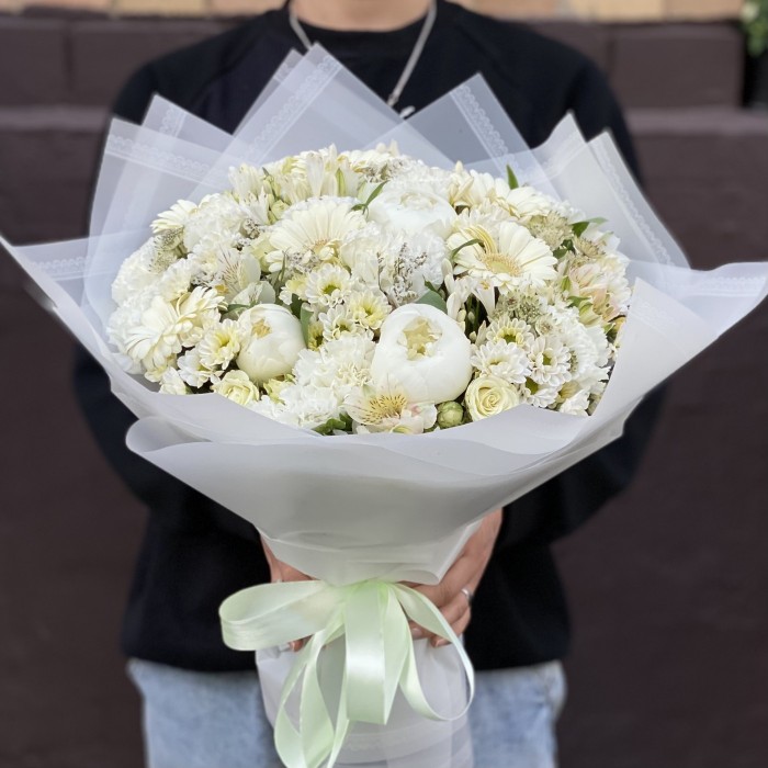 Букет Жемчужина с герберами и пионами