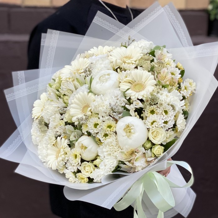 Букет Жемчужина с герберами и пионами