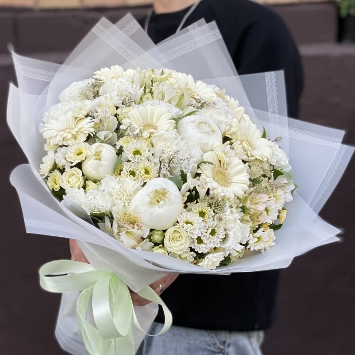 Букет Жемчужина с герберами и пионами