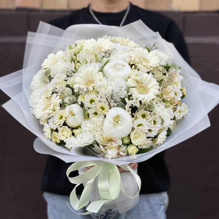 Букет Жемчужина с герберами и пионами