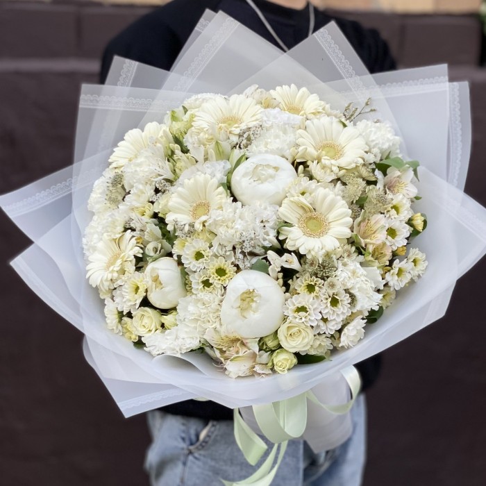 Букет Жемчужина с герберами и пионами
