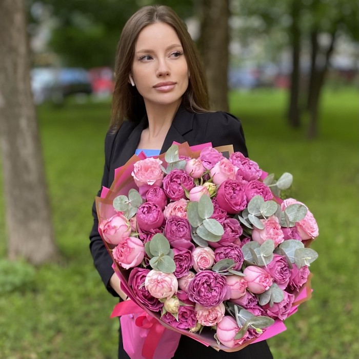 Дуэт кустовых пионовидных роз Пинк Блоссом и Мисти Баблс