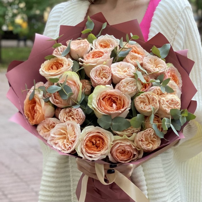 Дуэт из пионовидных роз Гравити и Джентл Трендсеттер