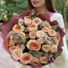 Дуэт из пионовидных роз Гравити и Джентл Трендсеттер