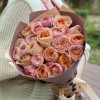 Дуэт из пионовидных роз Гравити и Джульетта