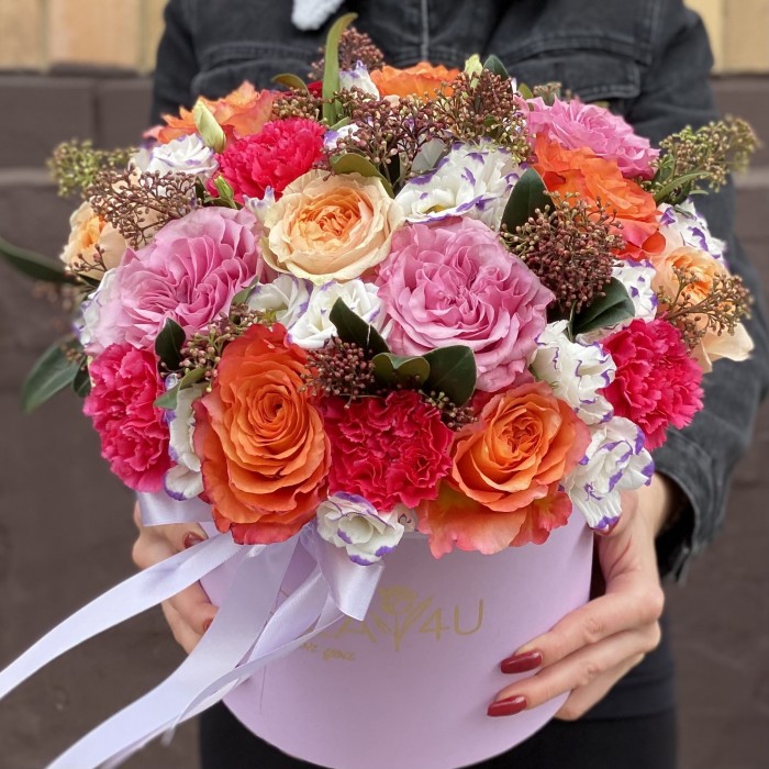 Коробка с пионовидными розами Вспышка