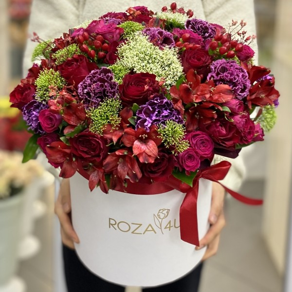 Коробка Вечная любовь с альстромерией и розами