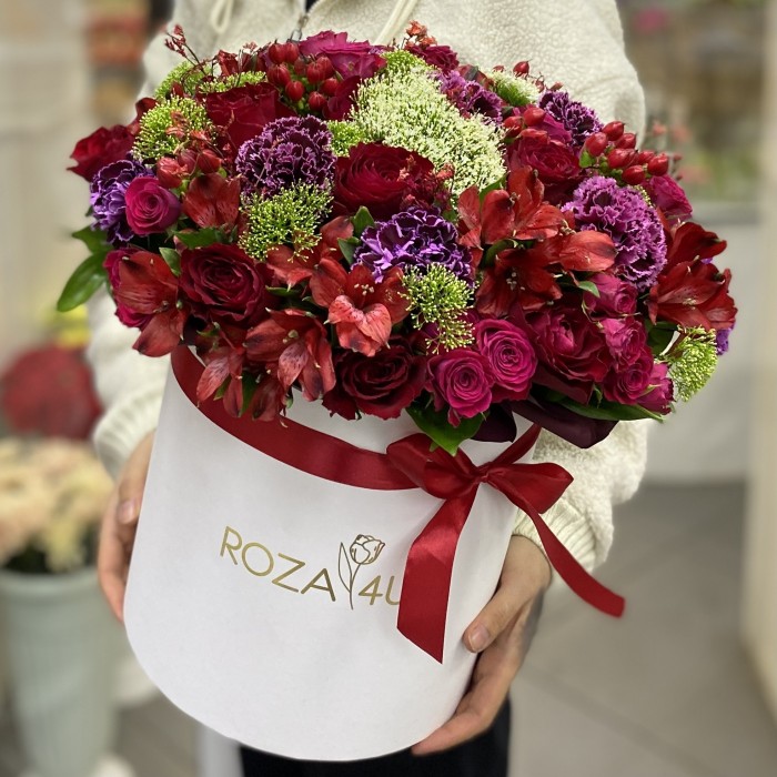 Коробка Вечная любовь с альстромерией и розами