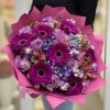 Малиновый букет с герберами