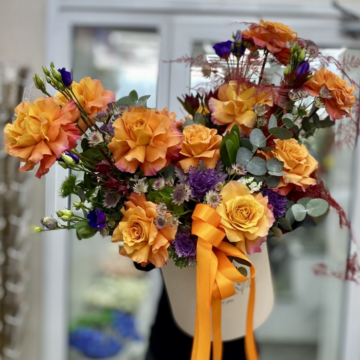 Композиция Оранжевый закат с розами