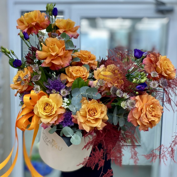 Композиция Оранжевый закат с розами