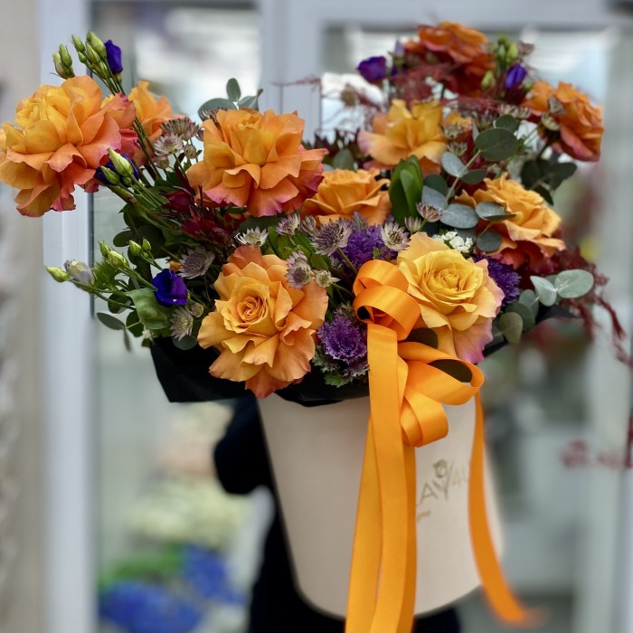 Композиция Оранжевый закат с розами