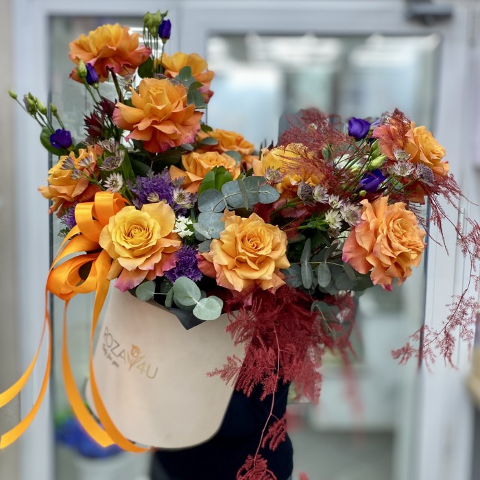 Композиция Оранжевый закат с розами