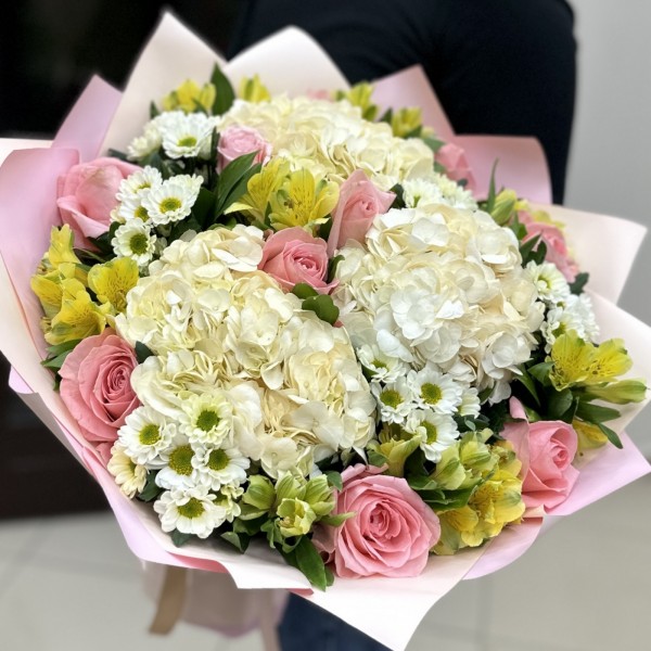 Букет Акварель с гортензией и альстромерией