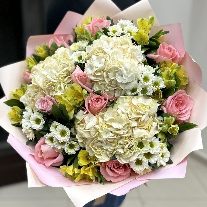 Букет Акварель с гортензией и альстромерией