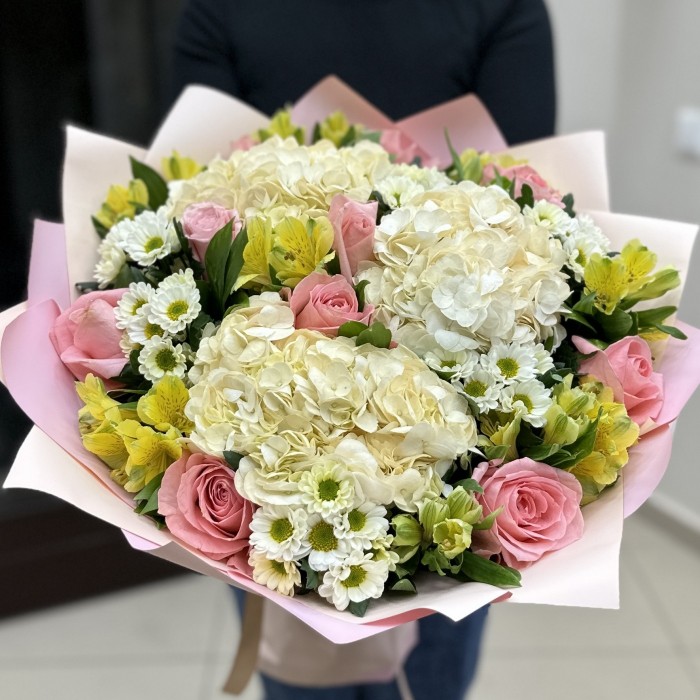 Букет Акварель с гортензией и альстромерией