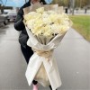11 белых роз Мондиаль с хризантемами
