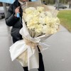 11 белых роз Мондиаль с хризантемами