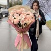 11 роз Новия с хризантемами