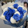 11 пышных синих роз с хризантемами