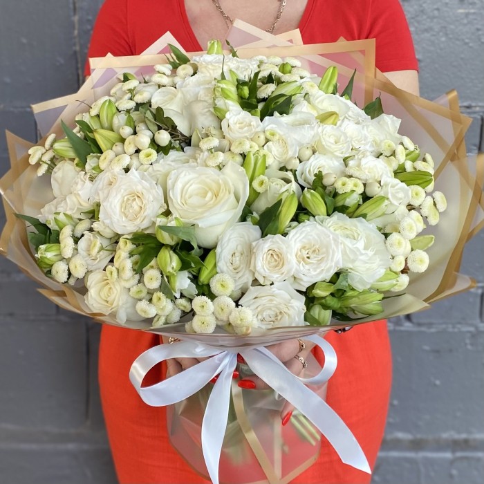 Букет с розами и лилией Белоснежный вальс