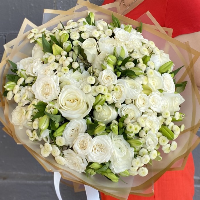 Букет с розами и лилией Белоснежный вальс