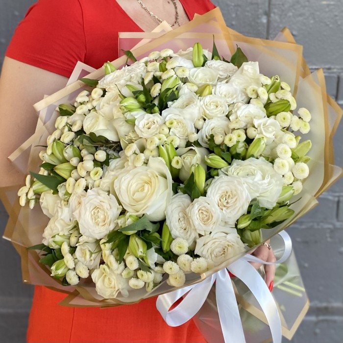 Букет с розами и лилией Белоснежный вальс