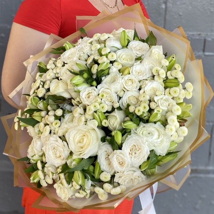 Букет с розами и лилией Белоснежный вальс