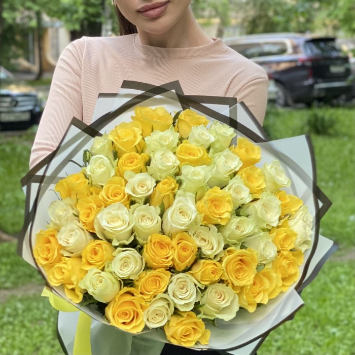 51 желтая и белая роза