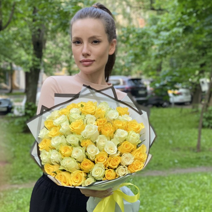51 желтая и белая роза