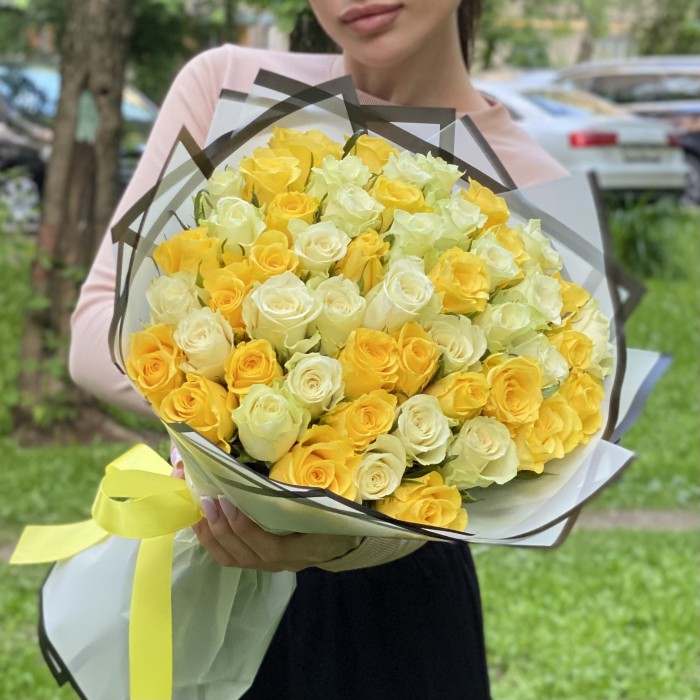 51 желтая и белая роза