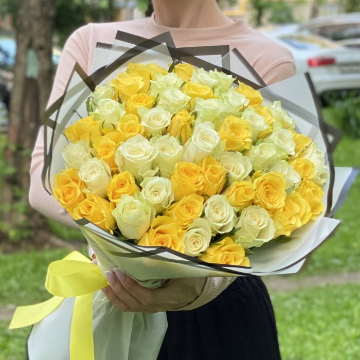 51 желтая и белая роза