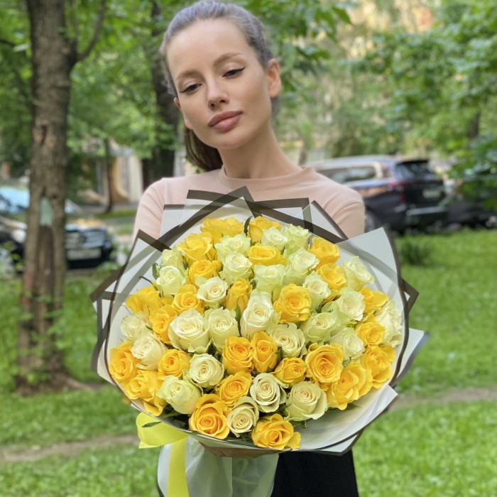 51 желтая и белая роза