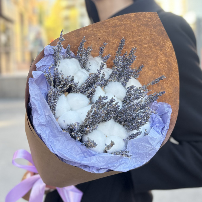 Букет из хлопка и лаванды